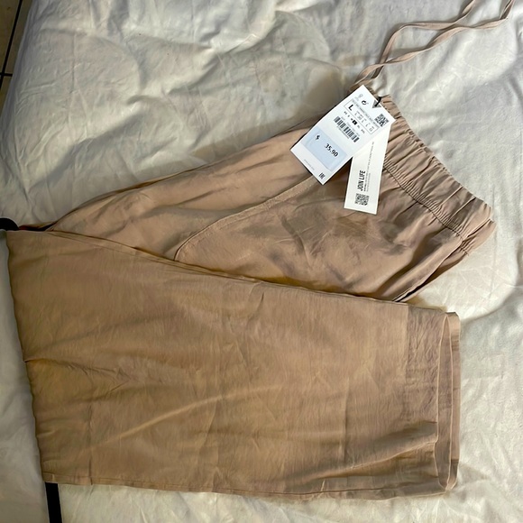 Large Flowy Pants from Zara. Tags on, never worn - Picture 2 of 3